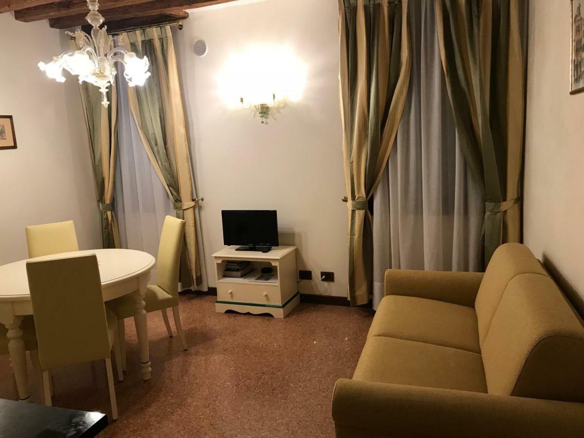 Classic Three Minutes From St Marc'S Square Apartment Venice Ngoại thất bức ảnh