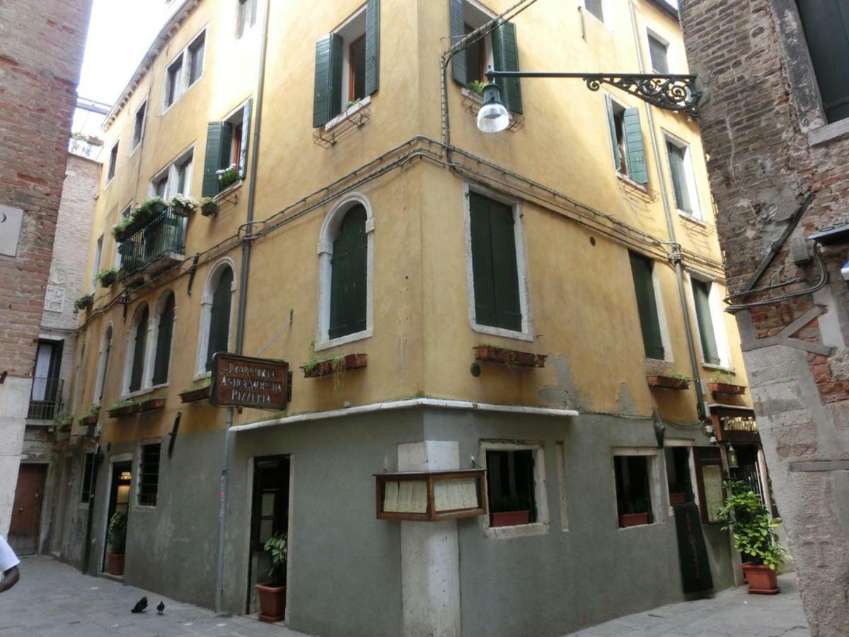 Classic Three Minutes From St Marc'S Square Apartment Venice Ngoại thất bức ảnh