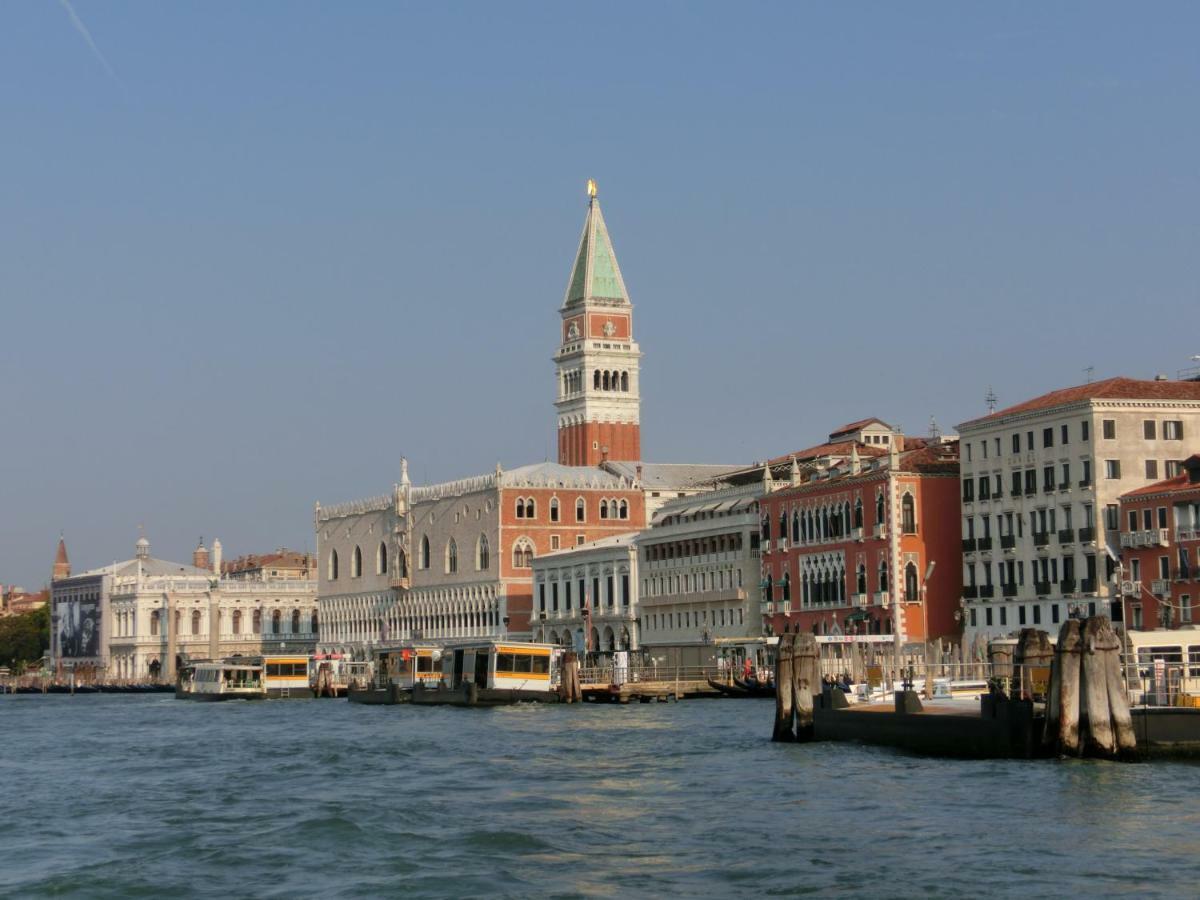 Classic Three Minutes From St Marc'S Square Apartment Venice Ngoại thất bức ảnh