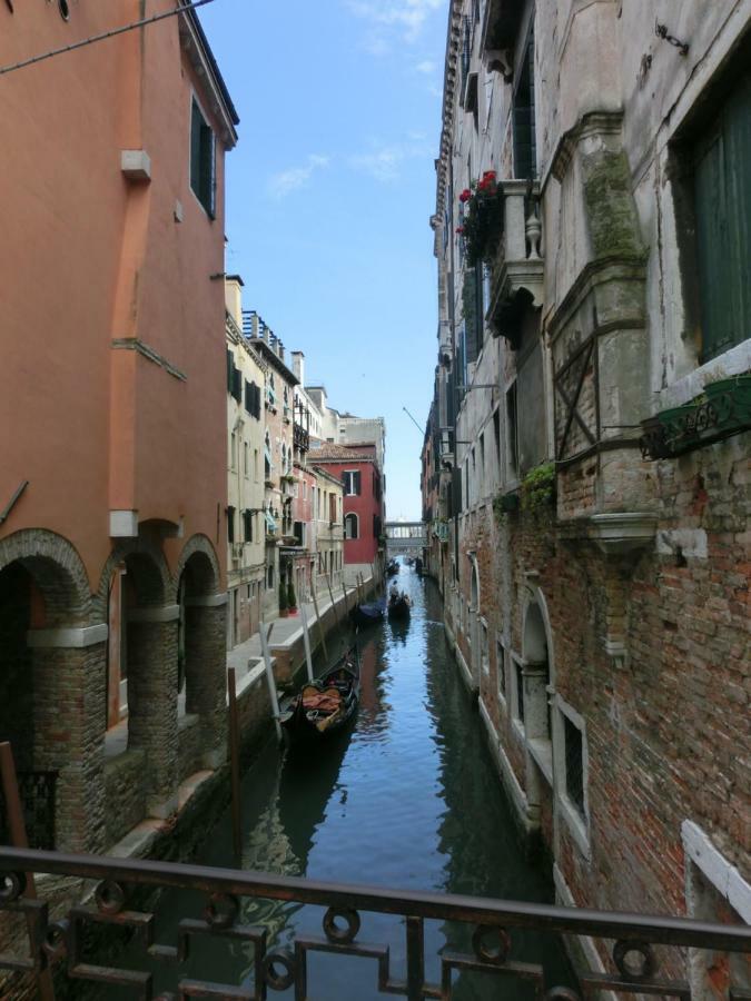 Classic Three Minutes From St Marc'S Square Apartment Venice Ngoại thất bức ảnh